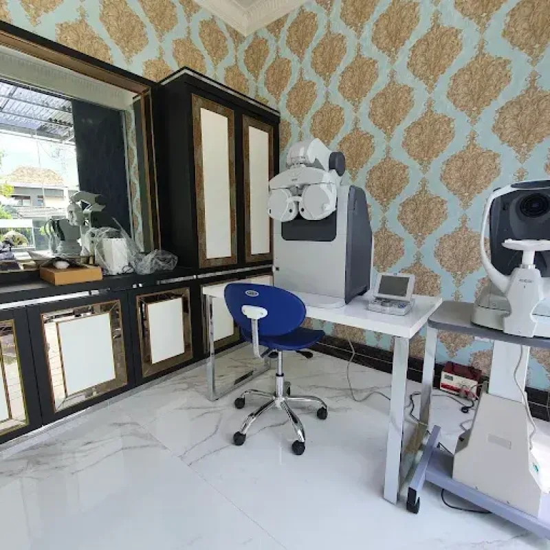 Optik Tamsis: Mitra Kesehatan Mata Anda & Keluarga