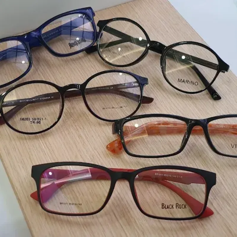 Frame Kacamata Wanita 2026: Elegan, Profesional & Kasual