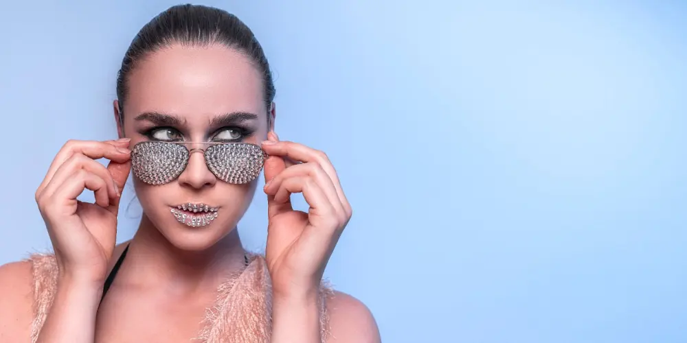 Frame Kacamata untuk Wajah Hati & Diamond
