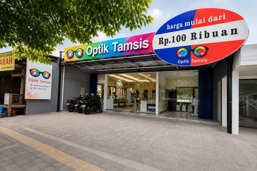 Kenapa Beli Kacamata di Optik Profesional vs Marketplace?